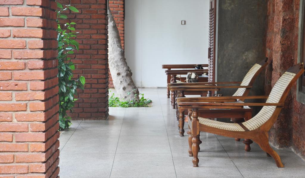 Lanka Bangla Inn Villas Restaurant & Travels Katunayake Exterior photo